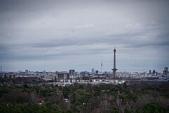 Berliner Silvesterlauf: Blick vom Drachenfliegerberg auf Berlin @ SCC EVENTS / Sportograf